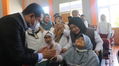 Fasilitasi Adminduk Penyandang Disabilitas, Disdukcapil Sumedang Gelar Pelayanan di SLB