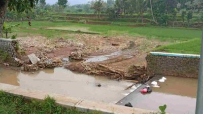 Tanggul Irigasi Jebol, Sawah Milik Penduduk di Sumedang ini Rusak