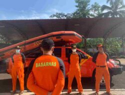 Kapal Nelayan Terbalik di Sayangheulang Garut, 3 ABK Tenggelam