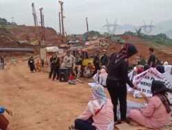 Tuntut Penyelesaian Hak, Warga dari 3 Desa di Sumedang Hentikan Aktivitas Proyek Tol Cisumdawu