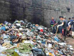 Bertahun-tahun Menggunung, Sampah di Dusun Pangsor Cihanjuang Sumedang Akhirnya Diangkut