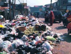 Sampah Pasar Parakanmuncang Sumedang Overload di Hari Idul Fitri