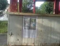 Poster Foto Mesra Kades, Ditempelkan di Tembok dan Pos Ronda Hebohkan Warga Desa Ganjaresik Sumedang 