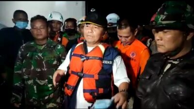 Sempat Terjebak, Akhirnya 18 Orang Korban Banjir Bandang di Citengah Sumedang Berhasil Dievakuasi