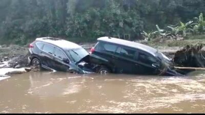 Tak Hanya Telan Korban Jiwa, Banjir Bandang di Citengah Sumedang Juga Rendam Belasan Rumah dan Hanyutkan 5 Kendaraan