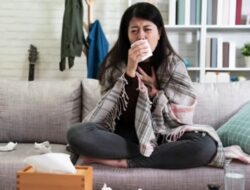 Tips Alami Meredakan Batuk Sendiri di Rumah
