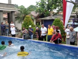 Tabur Uang di Kolam Renang, Hiasi Ulang Tahun Umuh Muchtar ke-74