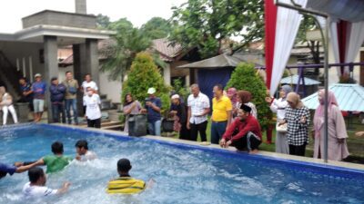Tabur Uang di Kolam Renang, Hiasi Ulang Tahun Umuh Muchtar ke-74