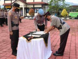 Memasuki Masa Pensiun, Tiga Pejabat Utama di Polres Sumedang Serahkan Jabatannya
