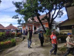 Tolak Putusan Bupati Sumedang Soal Sanksi Kades Pelaku Foto Mesra, Warga Cikareo Selatan Walk Out