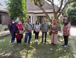 Kepala Museum Kepresidenan RI Balai Kirti Kunjungi Bekas Kediaman Umar Wirahadikusumah di Sumedang