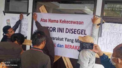 Aksi Unjuk Rasa Foto Mesra di Kantor Desa Cikareo Selatan Sumedang Bubar, Ini Endingnya