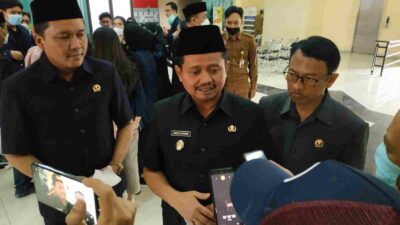 Tanggapi Aksi Warga Cikareo Selatan, Bupati Sumedang: Belum Ada Keputusan Bupati Soal Kasus Foto Mesra