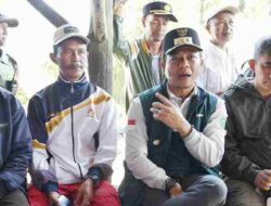 Bupati Bandung Janji Segera Perbaiki Jalan Rusak di Perbatasan