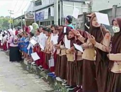 Warga dan Pelajar di Kabupaten Bandung Sambut Kedatangan Jenazah Eril Putra Ridwan Kamil