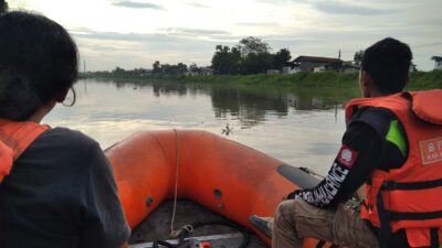 Diduga Sedang Mandi, Seorang Warga Dikabarkan Terseret Arus di Saluran Irigasi BTB 14 Karawang