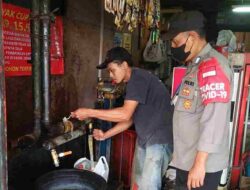 Harga Merangkak Naik, Polsek Cimaung Datangi Pedagang Cek Stok Kepokmas