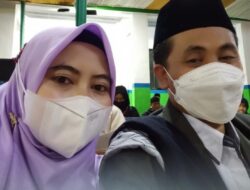 Tokoh Agama di Sumedang Ini Tunaikan Zakat Melalui Lazisnu