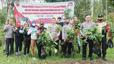 Gaungkan Gerakan Penghijauan, Polsek Ibun Tanam 200 Pohon di Kamojang