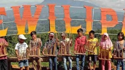 Anak-Anak di Cijeler Sumedang Manfaatkan Destinasi Wisata Dewilipa Untuk Berlatih Kreasi Seni Reak