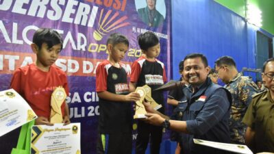 Pemdes Cibeusi Sumedang Gelar Turnamen Bulutangkis Antar Pelajar se-Jabar