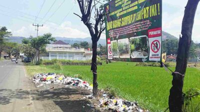 Ada Spanduk Larangan, Sampah Justru Menumpuk di Kawasan Sadu Soreang