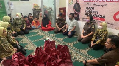 Jelang Hari Bakti Adhyaksa, Kejari Sumedang Bagikan Ratusan Paket Sembako