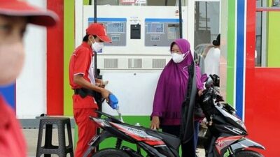 Mengisi BBM hingga E
