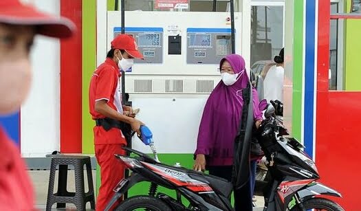 Mengisi BBM hingga E