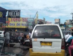 Hari Pertama Masuk Sekolah, Jalan Parakanmuncang Sumedang  Macet Parah