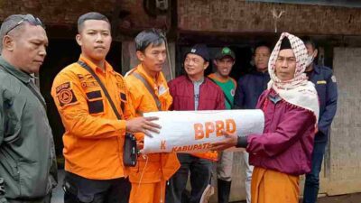 5 Rumah Terdampak Longsor di Kertasari, BPBD Kabupaten Bandung Kirim Bantuan