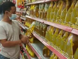Cegah Kelangkaan Minyak Goreng, Polisi Sidak ke Swalayan di Majalaya