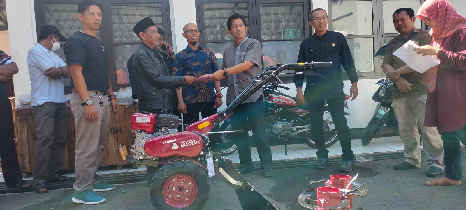 Bantuan Mesin Cultivator