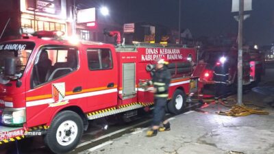 Gegara Korsleting Listrik, Rumah Dede di Desa Mekargalih Sumedang Ludes Terbakar