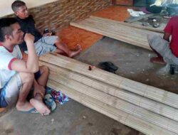 Pengrajin Tirai Bambu di Sundamekar Sumedang Terkendala Bahan Baku Hingga Modal