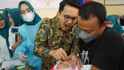 Bulan Imunisasi Anak Nasional, Sahrul Gunawan Terjun Langsung Bagikan Vitamin