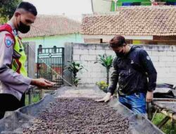 Bangkitkan Ekonomi, Polisi Bantu Pasarkan Produk Kopi dari Kabupaten Bandung