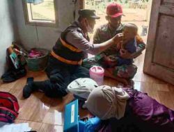 Percepat Penerima Imunisasi, Nakes dan Polisi Door To Door Sambangi Balita