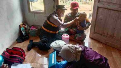 Percepat Penerima Imunisasi, Nakes dan Polisi Door To Door Sambangi Balita