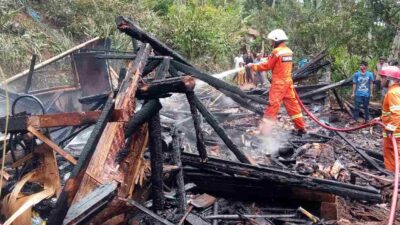 Akibat Magic Com, Rumah Panggung di Sumedang Ludes Terbakar