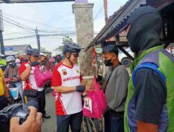 Ojek Pangkalan Sumringah, Dapat Sembako dari Kapolres Sumedang