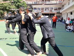 Peringati HUT RI ke-77, Kadis Pendidikan Jabar Ikut Lomba Bakiak