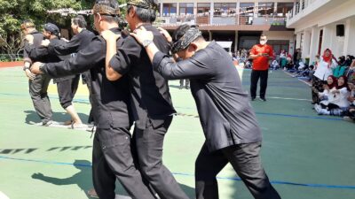 Lomba Bakiak