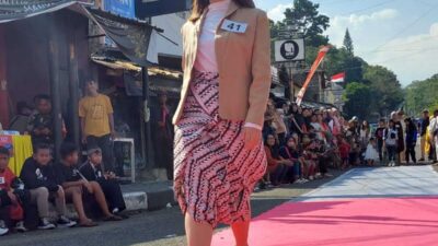 Unik, Meriahkan HUT RI, RW 01 Cikeruh Gelar Jatinangor Fashion Week