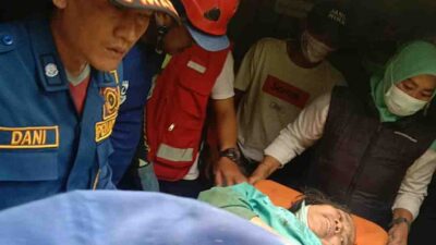 Tim Rescue Damkar Cimahi Berhasil Selamatkan Wanita Paruh Baya