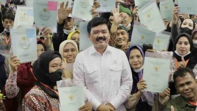 Sertifikat Tanah PTSL Dibagikan di Kabupaten Bandung, Ini Pesan Menteri ATR/BPN