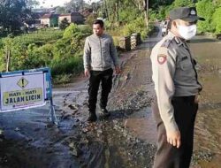 Polsek Kertasari Imbau Pengendara Hati-hati Lintasi Jalur Kertasari Bandung, Karena Dipenuhi Lumpur