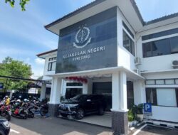 Cari Alat Bukti, Tim Penyidik Kejaksaan Geledah Kantor DPUTR Sumedang