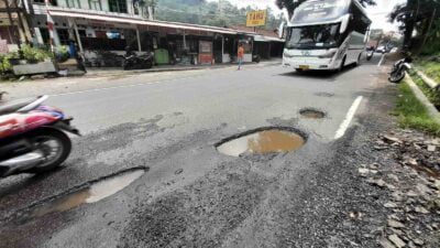 jalan berlubang