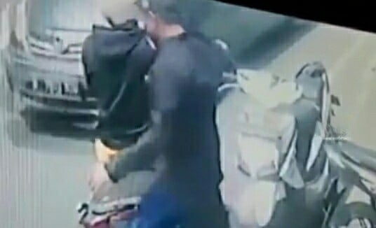 Pencuri Terekam CCTV